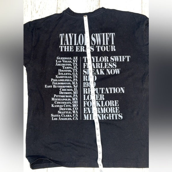 TAYLOR SWIFT MERCH ERA TOUR TSHIRT! NEVER WORN Medium BRAND NEW - Picture 5 of 8